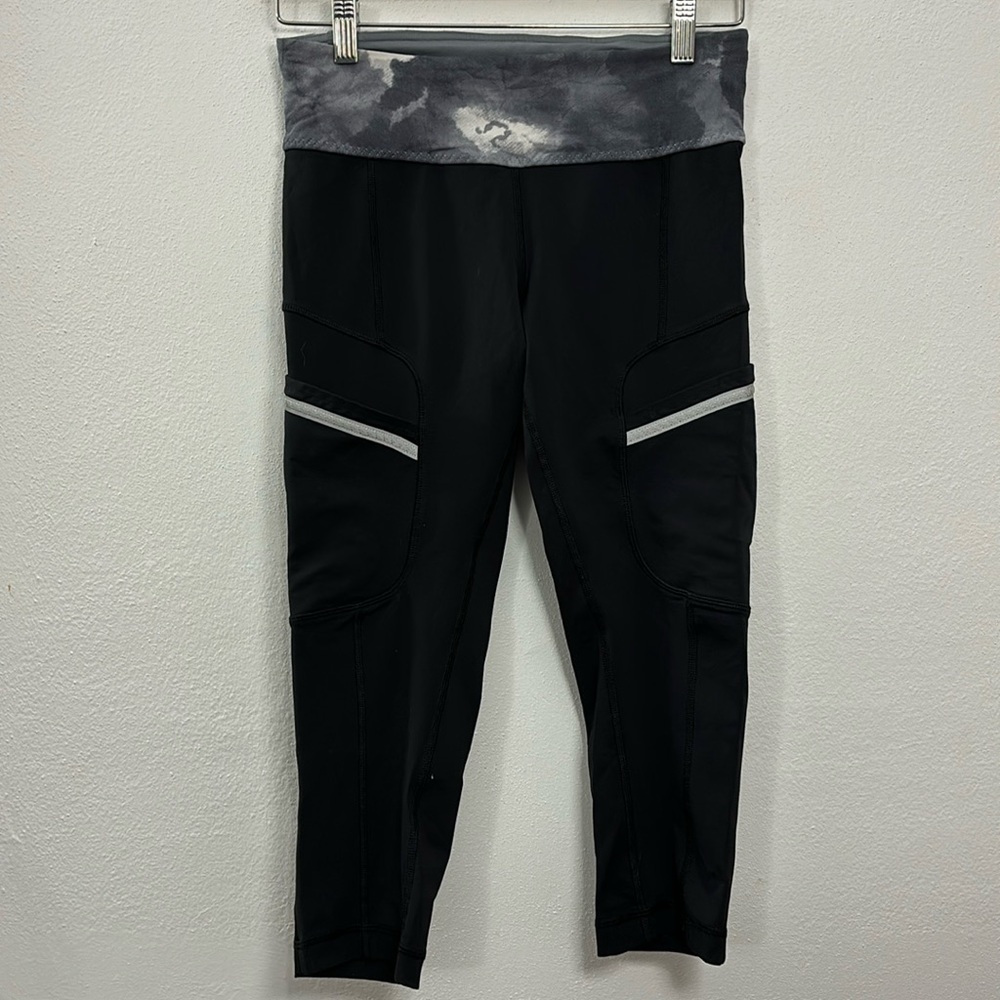 Lululemon Women’s Cropped Leggings With Pockets - size 6 - Black & Grey
